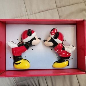 Disney Mickey And Minnie Salt And Pepper Shakers Christmas